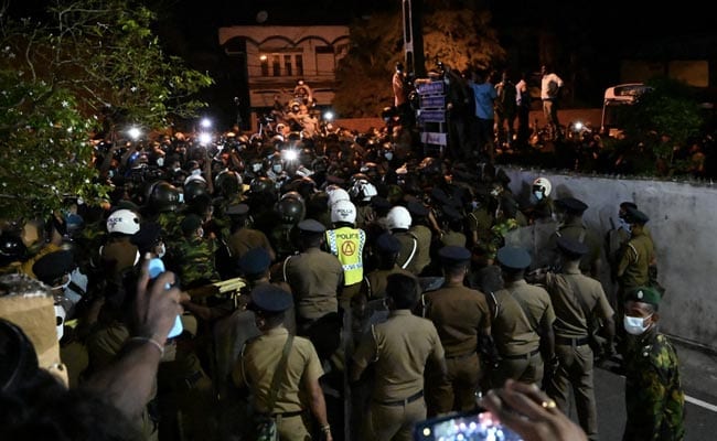 आर्थिक संकटको प्रभाव : श्रीलंकामा आपतकाल घोषणा