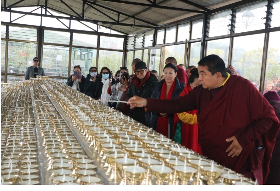 विश्व शान्ति, प्रकृती र प्राणी जगतको भलोको कामना गर्दै लुम्बिनीमा मोन्लम पूजा सुरु
