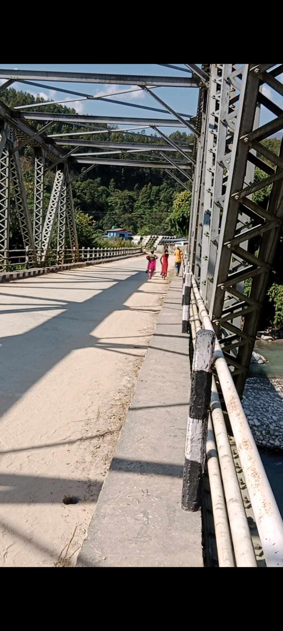 बुहुनीबेशीमा ३४ करोडको पुल प्रयोगहिन, लट्ठा चुँडिएको पुलमा रोइलो